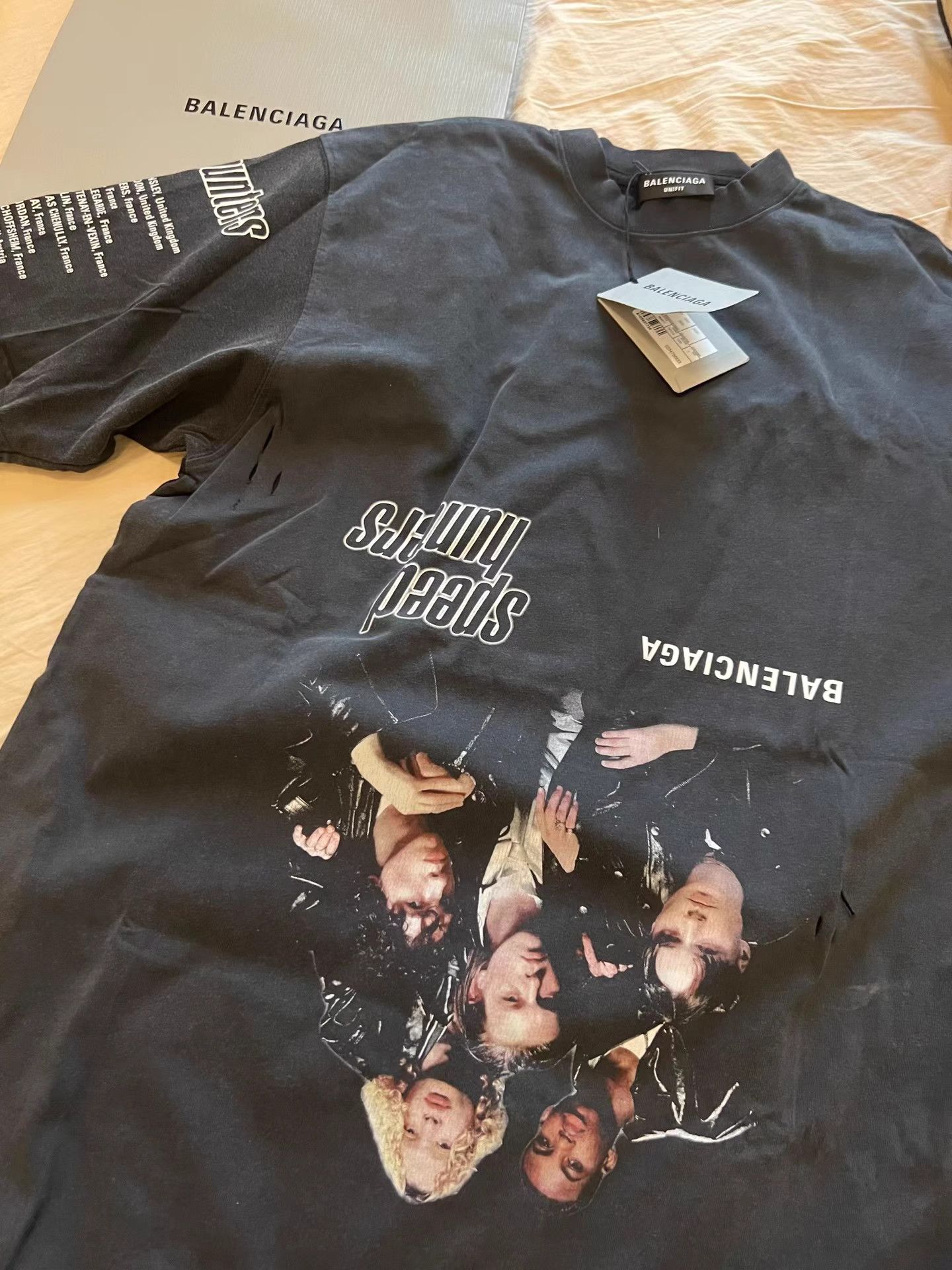 Balenciaga Balenciaga 22SS inverted print design short-sleeve t-shirt Size US S / EU 44-46 / 1 - 1 Thumbnail