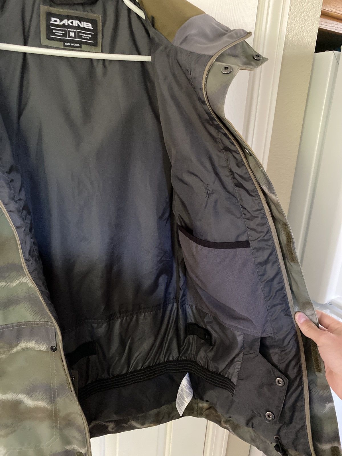 Dakine Women’s Burton GORE-TEX Eyris Jacket Size M / US 6-8 / IT 42-44 - 4 Thumbnail