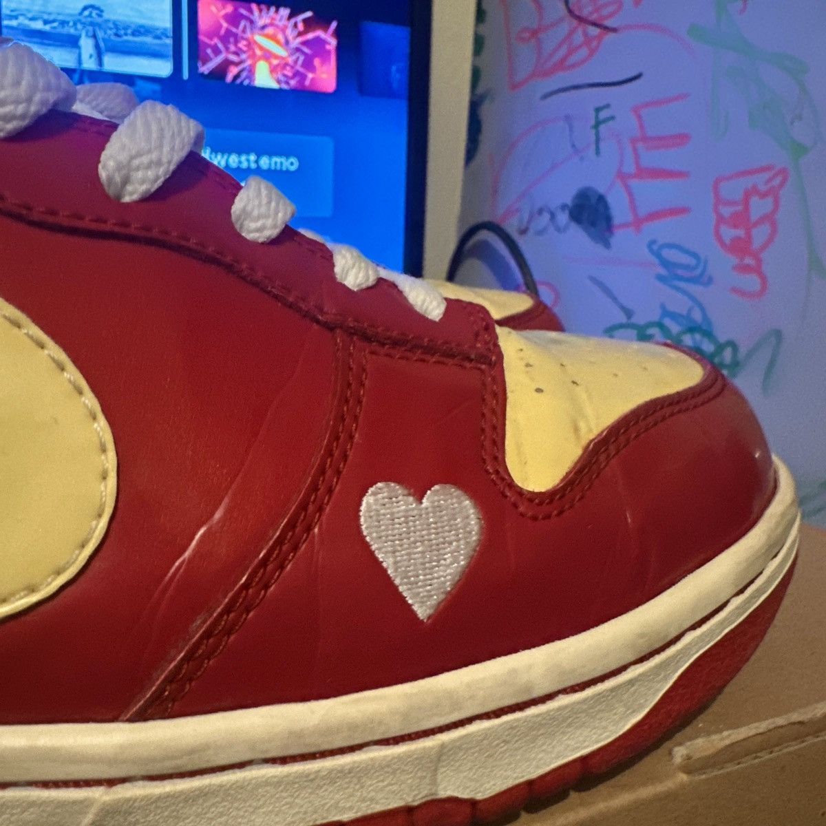 Nike Nike Dunk Low Valentines Day 2004 wmns Size US 9.5 / EU 42-43 - 4 Thumbnail