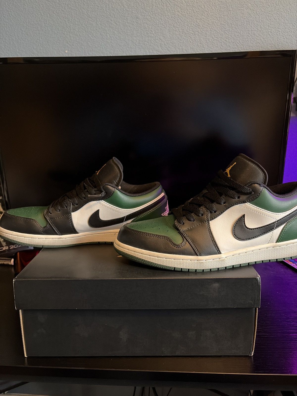Jordan Brand Jordan 1 low green toe Size US 10.5 / EU 43-44 - 3 Thumbnail