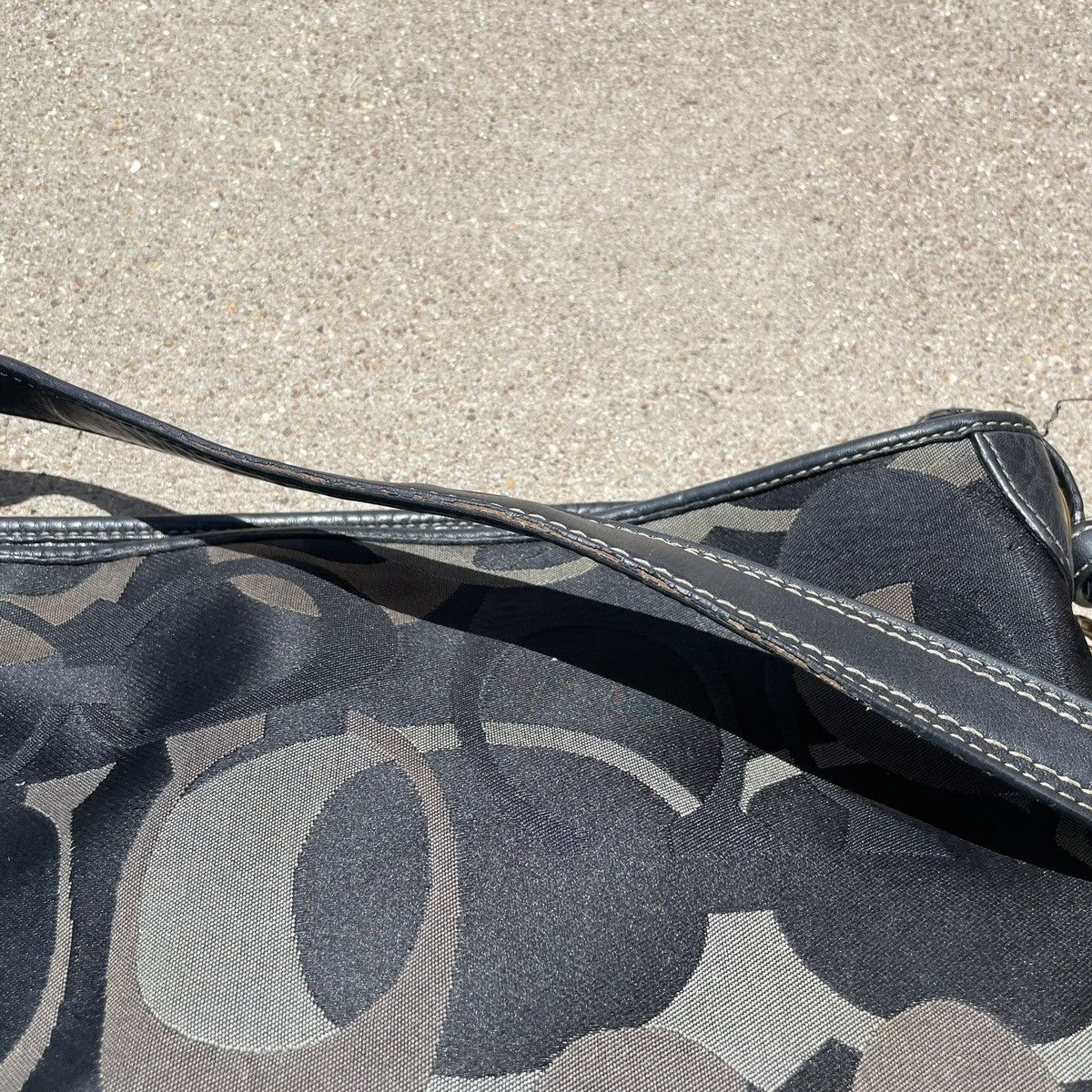 Coach Coach Optic Signature Shoulder Bag Purse Canvas Leather Size ONE SIZE - 7 Thumbnail