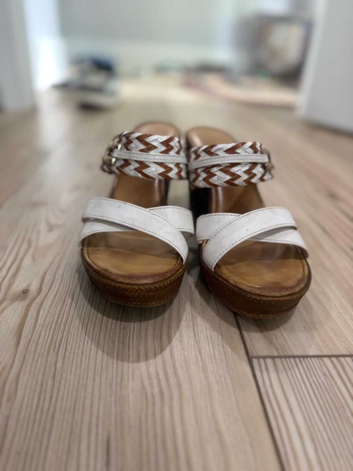 Other Italian Shoemakers White & Brown Woven Leather Wedge Sandals Size US 5 / IT 35 - 2 Thumbnail