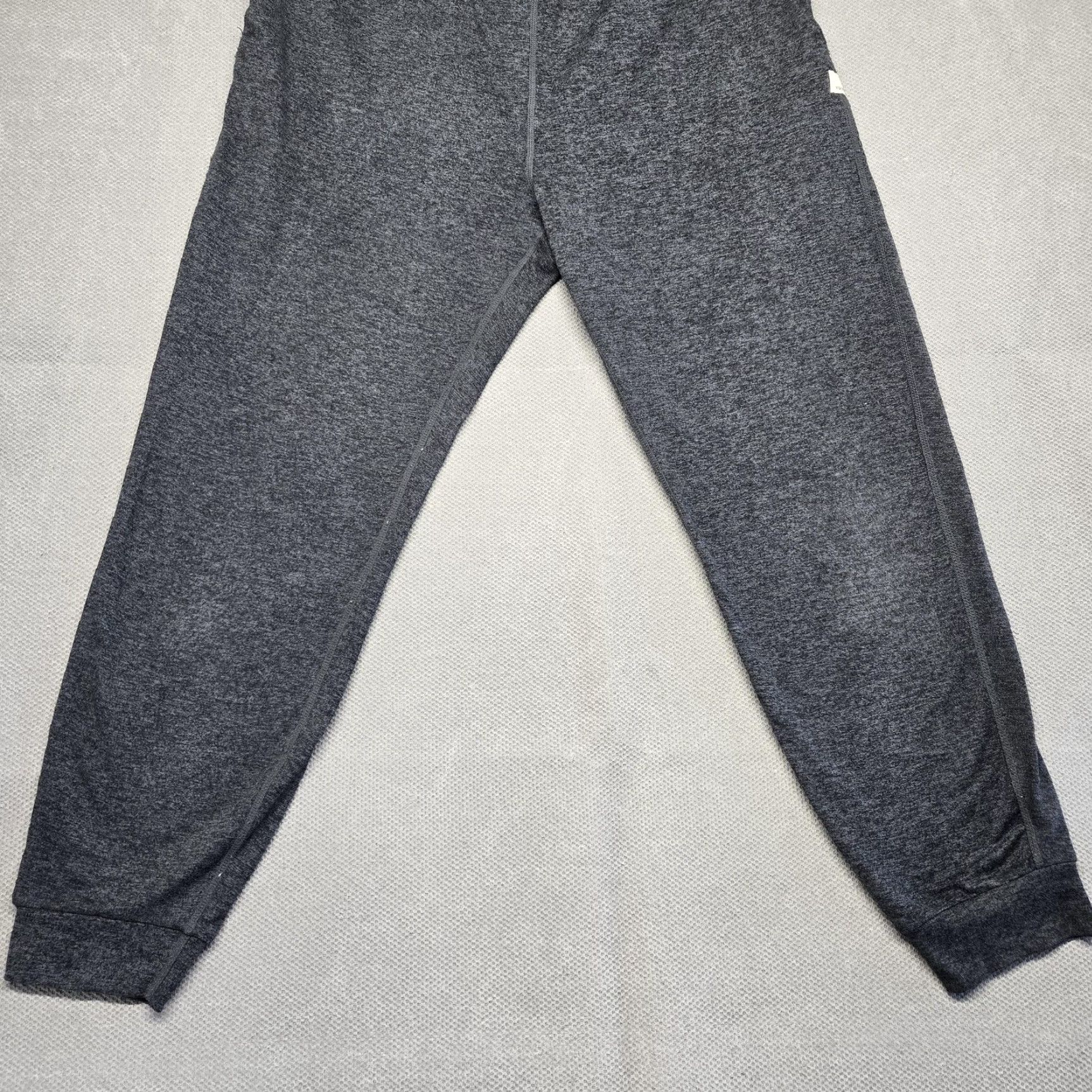 Vuori Vuori Jogger Pants Mens Medium Gray Fleece Elastic Waist Pockets Stretch Tapered Leg Gr ay Size US 31 - 4 Thumbnail