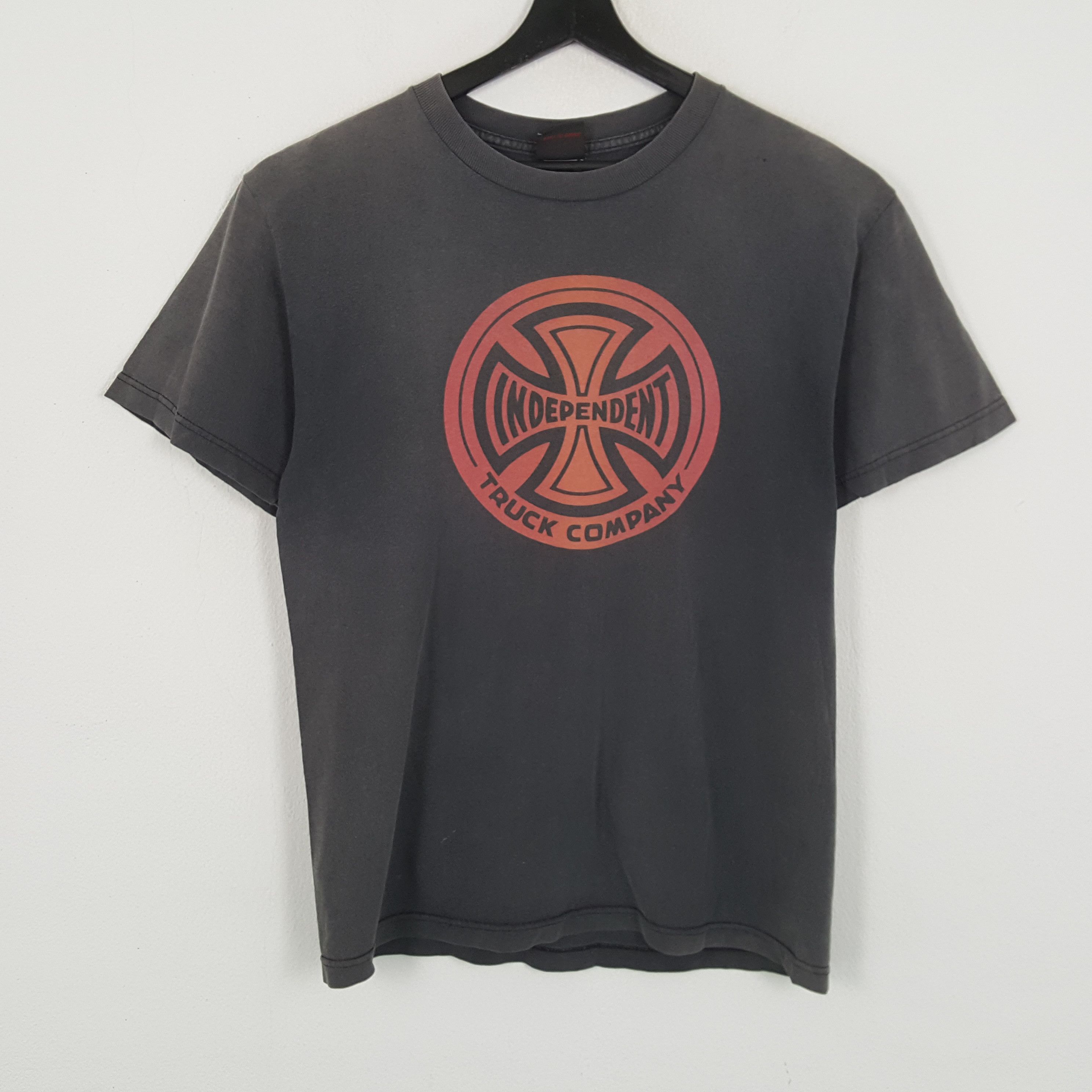Independent Truck Co. × Vintage INDEPENDENT TRUCK COMPANY Streetwear Skater Style Tshirt Size US M / EU 48-50 / 2 - 1 Thumbnail