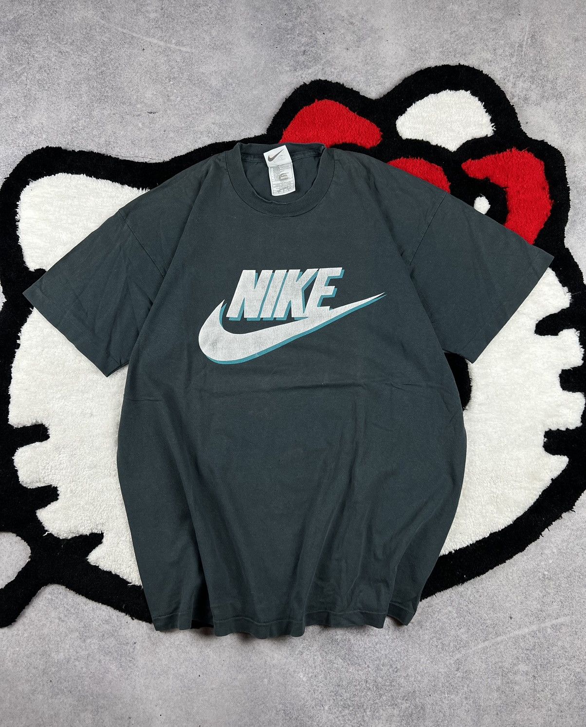 Vintage Vintage 90s Nike Faded Big Logo Swoosh Y2K Tee Shirt Size US L / EU 52-54 / 3 - 1 Thumbnail