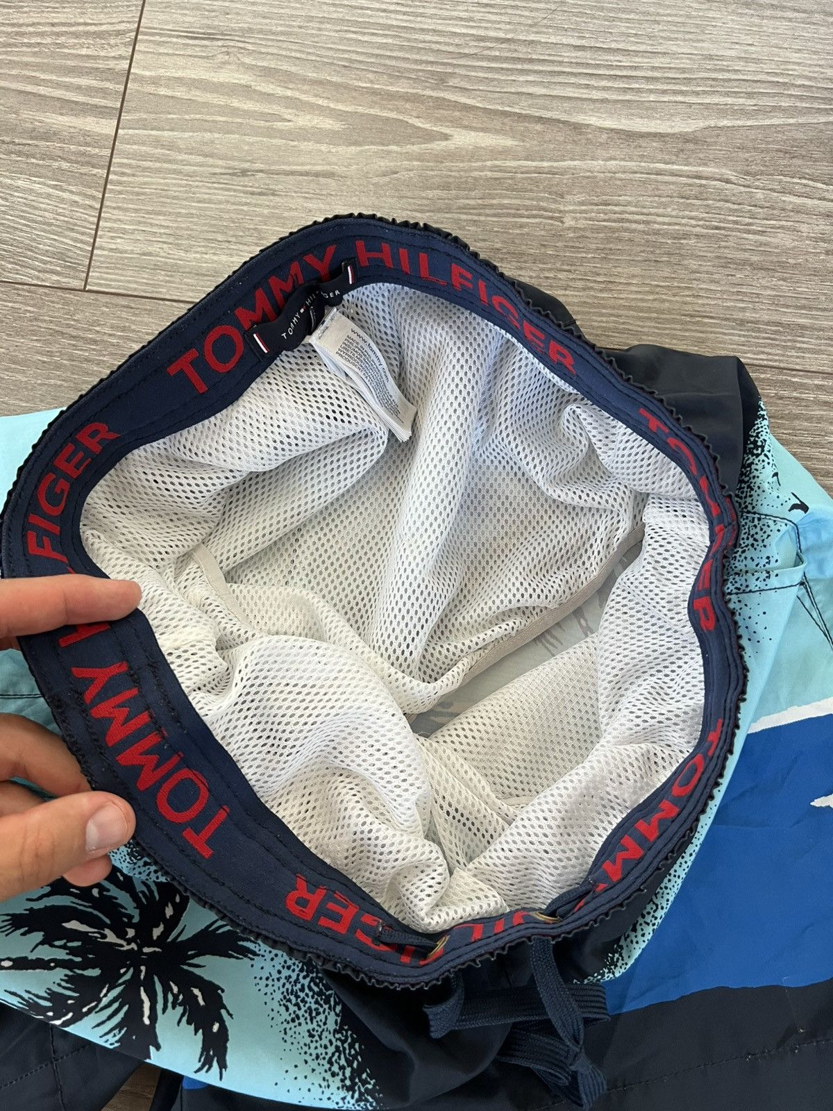 Tommy Hilfiger Tommy Hilfiger Overprinted Bahama Beach Swimming Shorts Size US 30 / EU 46 - 20 Thumbnail