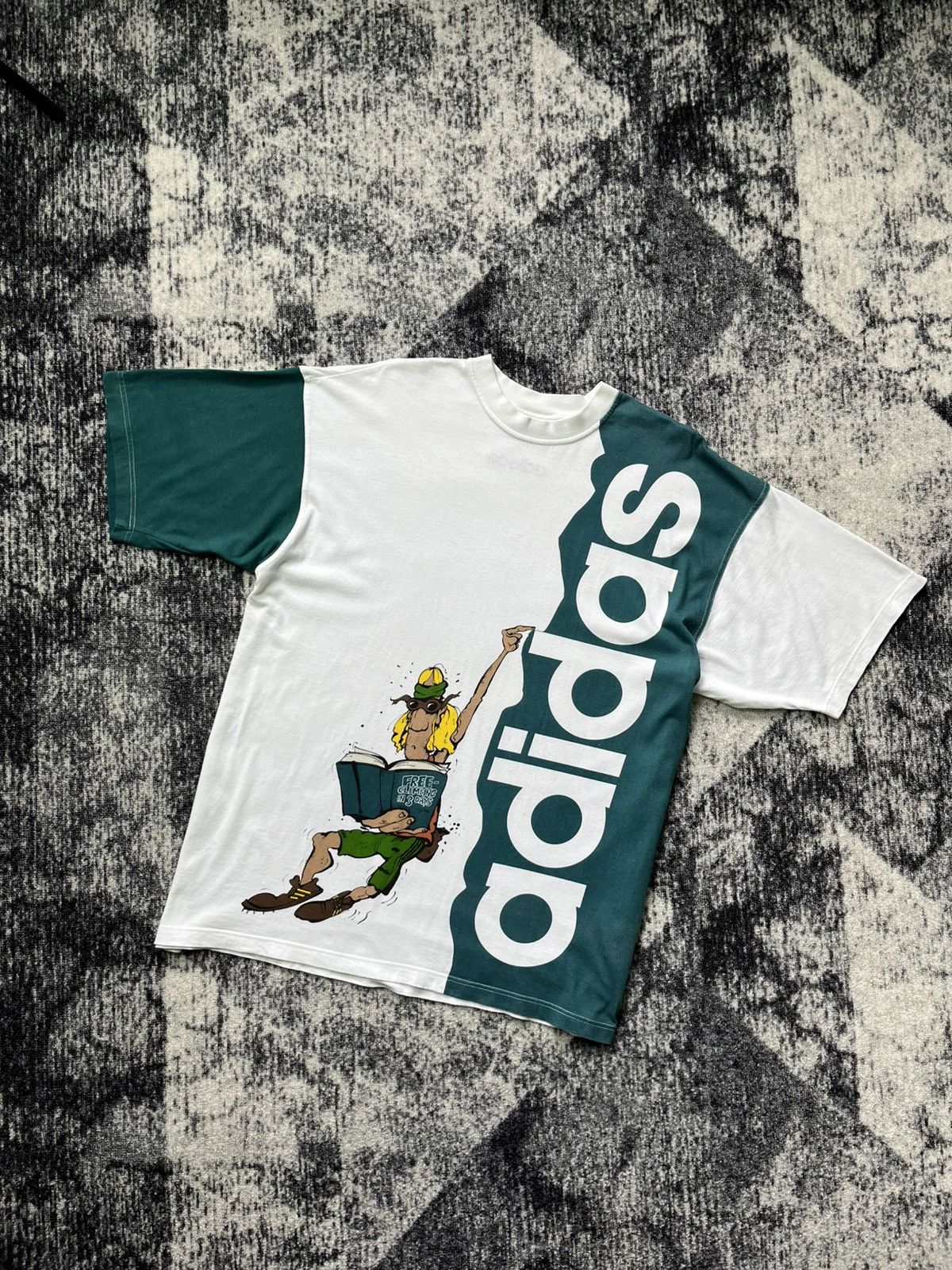 Adidas Vintage Adidas T-Shirt Printed Free Climbing 80’s 90’s Size US L / EU 52-54 / 3 - 1 Thumbnail