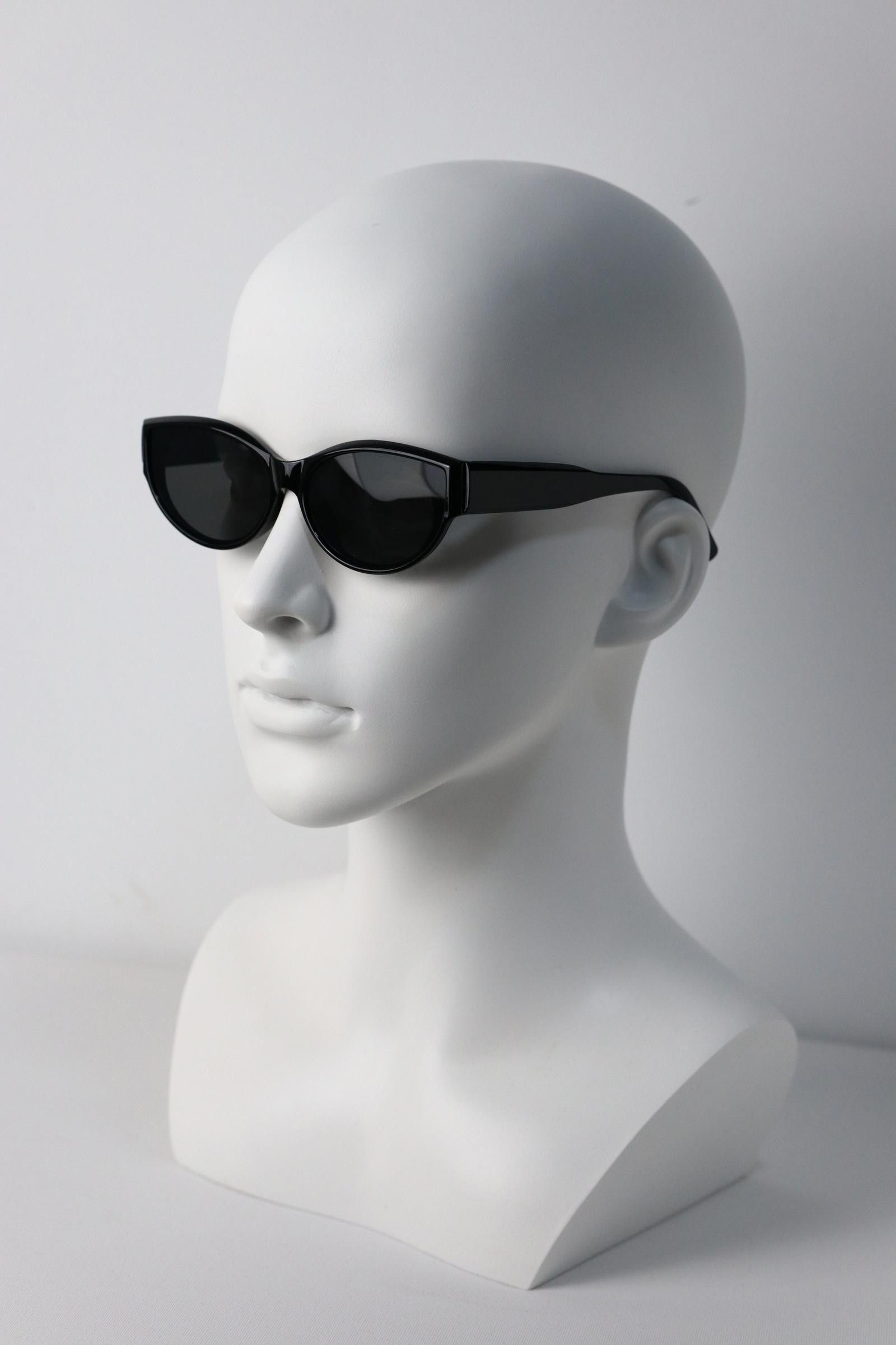 Japanese Brand Y2k Avant Garde Futuristic Black Sunglasses Unisex OS Size ONE SIZE - 1 Thumbnail