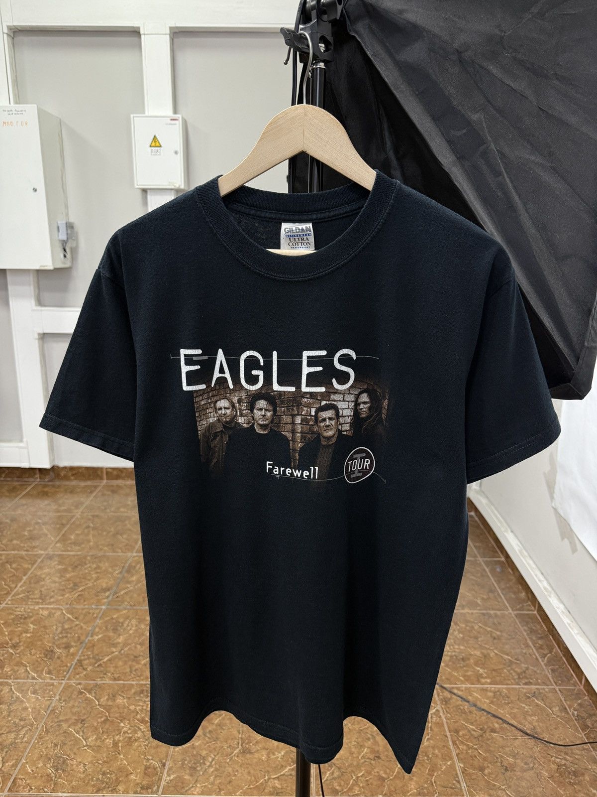 Gildan 🇺🇸 Vintage 2006 Eagles Farewell Tour T-Shirt Country Rock Size US M / EU 48-50 / 2 - 1 Thumbnail