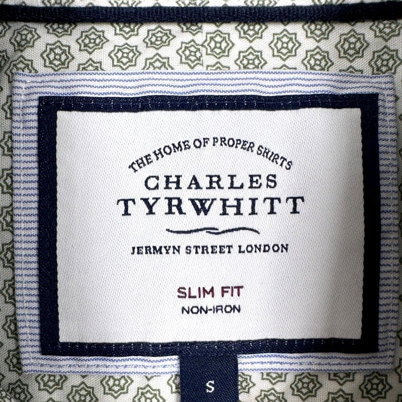 Charles Tyrwhitt Charles Tyrwhitt Shirt Mens Small White Green Slim Fit Button Up Geometric EUC Size US S / EU 44-46 / 1 - 4 Thumbnail