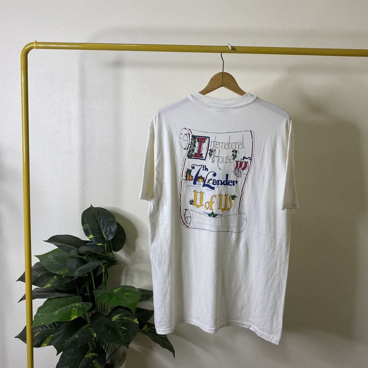 Vintage Vintage 1990s International House 7th Lander U of W Tee Size US L / EU 52-54 / 3 - 1 Thumbnail