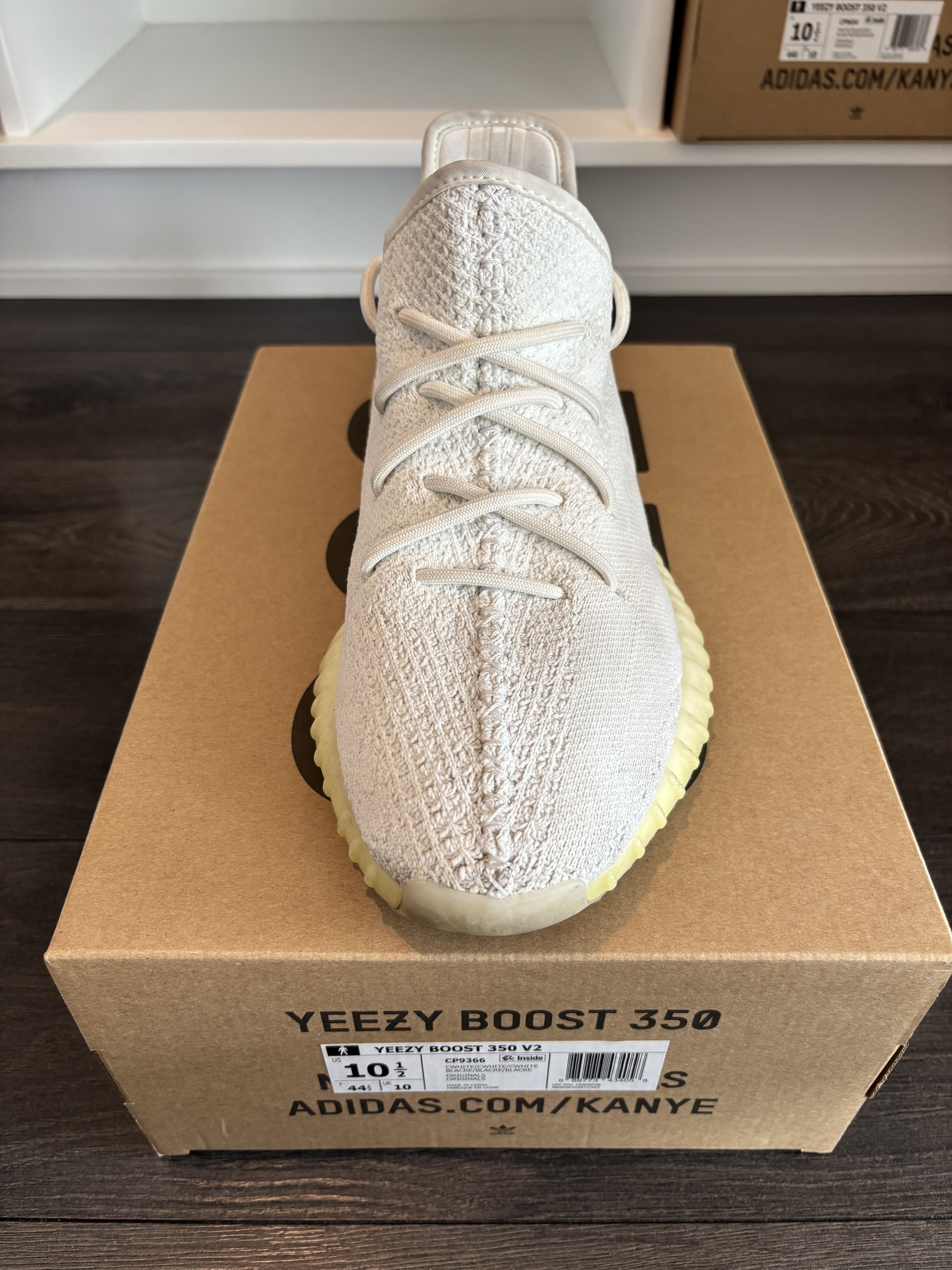 Yeezy Yeezy Boost 350 V2 Triple White Size US 10.5 / EU 43-44 - 6 Thumbnail