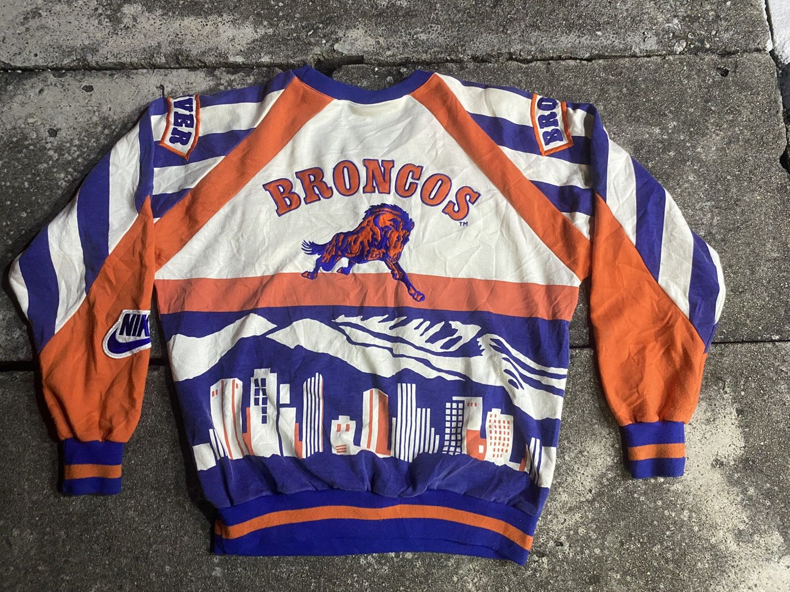 Nike VTG NFL Denver Broncos Nike Big All Over Print Size US L / EU 52-54 / 3 - 8 Thumbnail