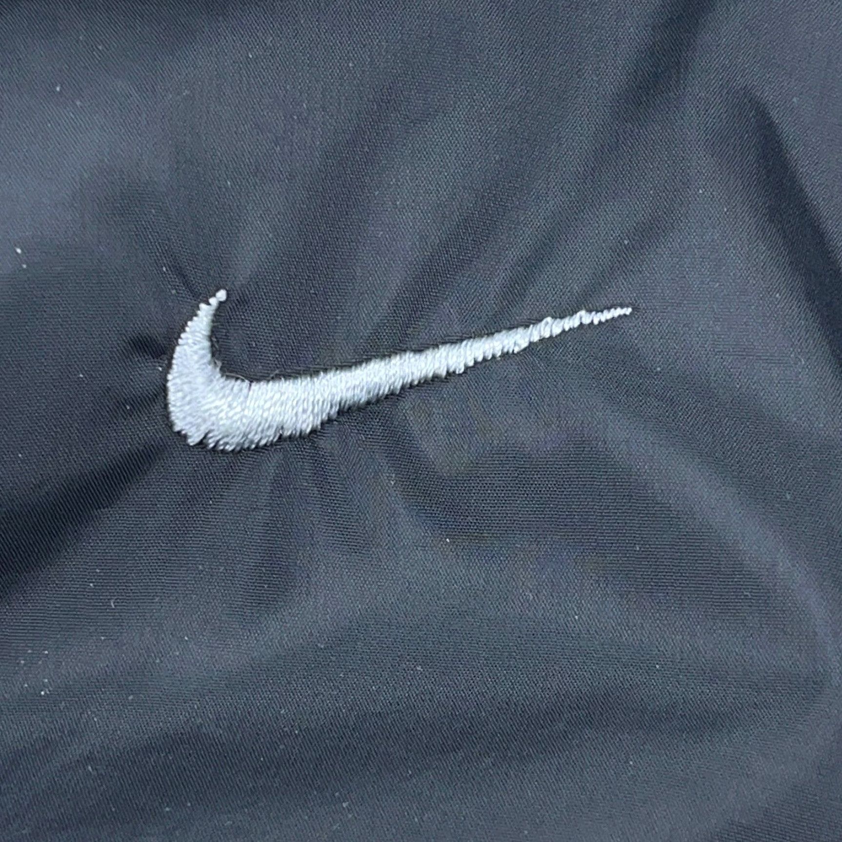 Nike VINTAGE Nike Puffer Jacket Women S Black Down Fill 2000s Swoosh Hooded Size S / US 4 / IT 40 - 4 Thumbnail