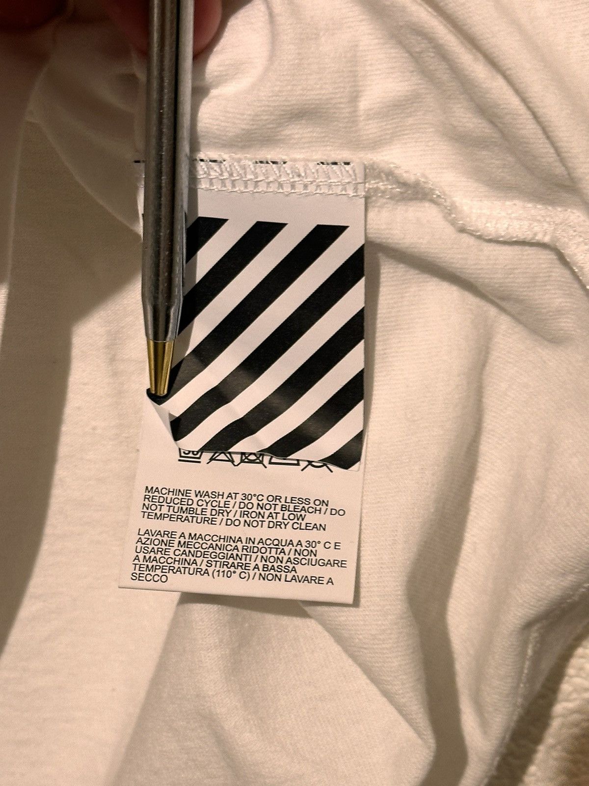 Off-White Acrylic Arrow Tee Size US M / EU 48-50 / 2 - 6 Thumbnail
