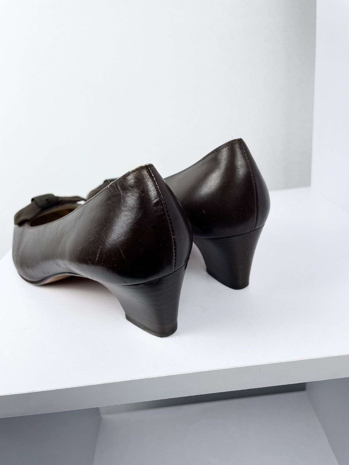 Salvatore Ferragamo Salvatore Ferragamo Brown Leather Vara Bow Block Heel Pumps Size US 9.5 / IT 39.5 - 7 Thumbnail