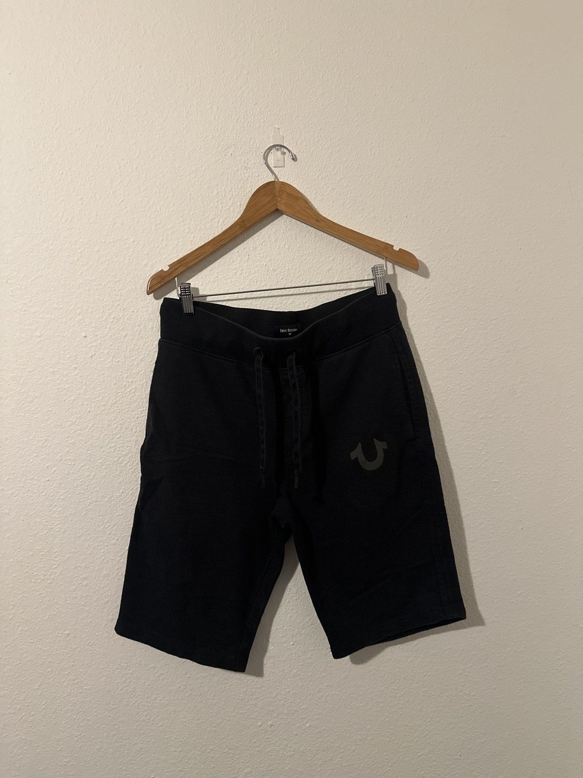 True Religion True Religion Black Horse Shoe Shorts Size US 30 / EU 46 - 3 Thumbnail