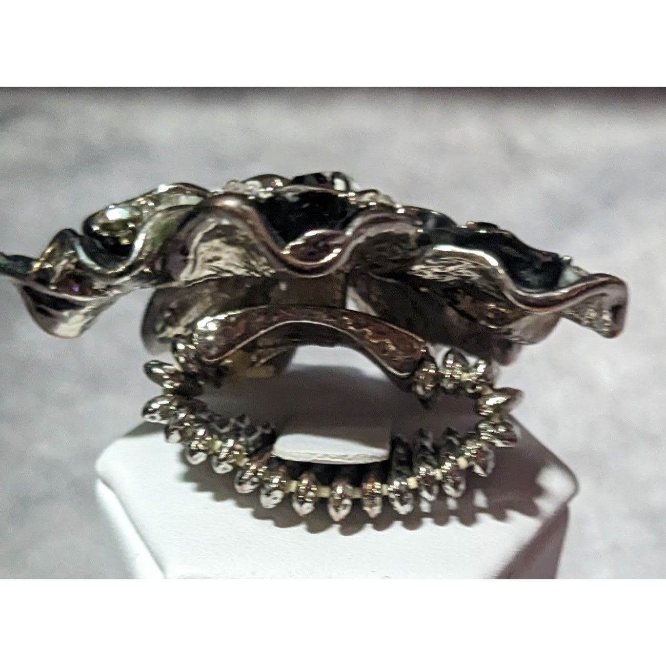 Other Chunky Floral Black And White Stretch Statement Ring Size 6 Size ONE SIZE - 12 Thumbnail