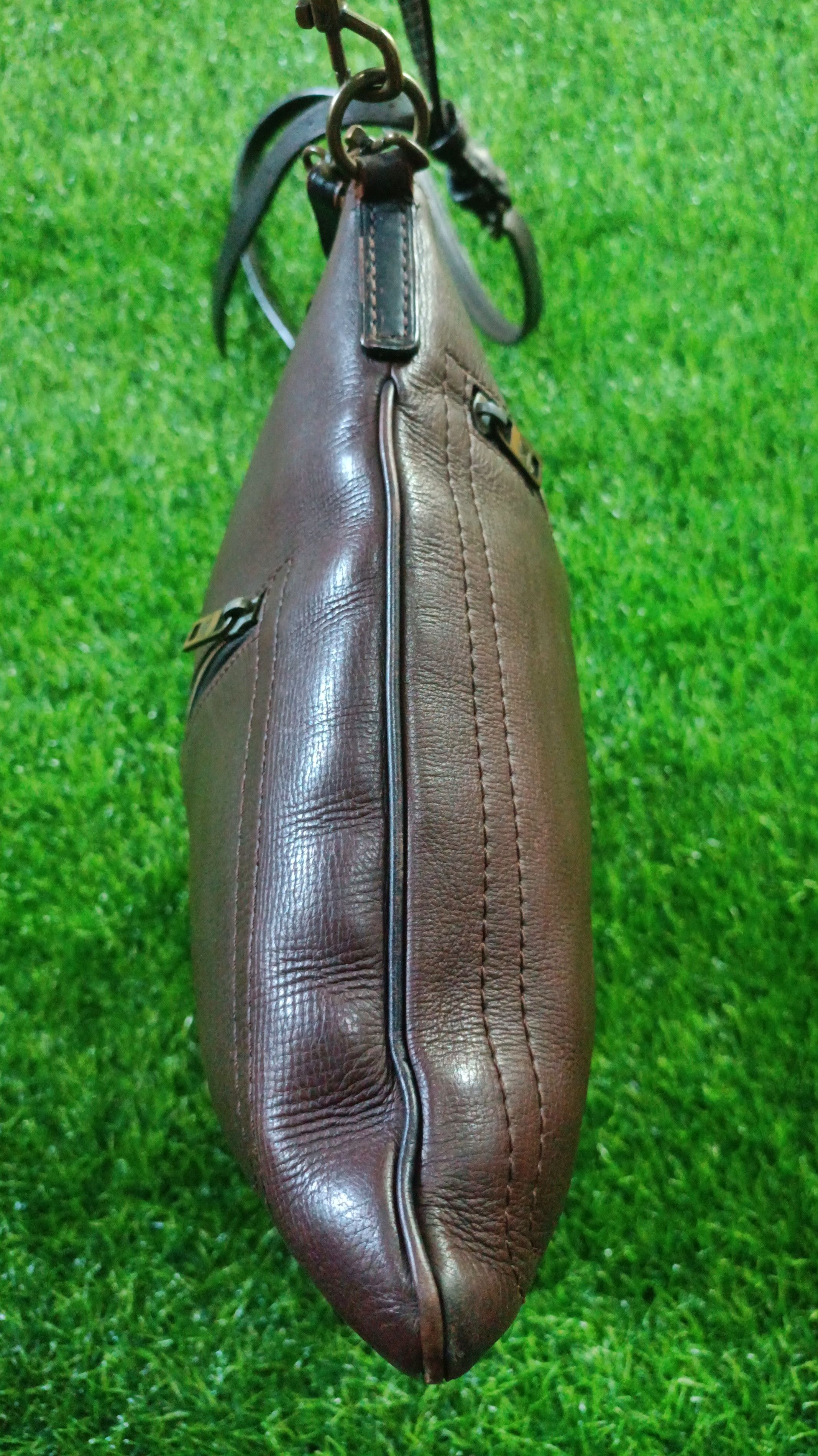 Louis Vuitton LV Louis Vuitton Shawnee Pochette Utah leather sling bag Size ONE SIZE - 11 Thumbnail
