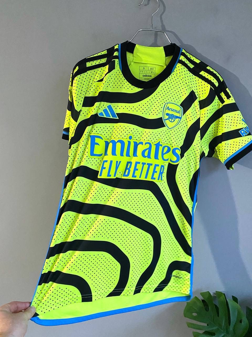 Adidas Arsenal London 2023/24 Away Soccer Jersey, Size S, HR6927 Size US S / EU 44-46 / 1 - 11 Thumbnail