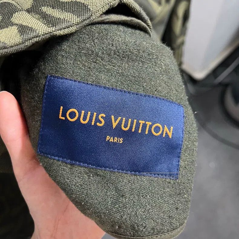 Louis Vuitton Louis Vuitton Full print bullet screen jacket Size US M / EU 48-50 / 2 - 3 Thumbnail