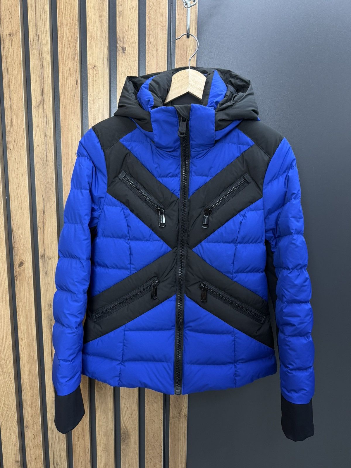 Goldbergh Goldbergh Down Ski Jacket Puffer Hooded Luxury Sports Size M / US 6-8 / IT 42-44 - 1 Thumbnail