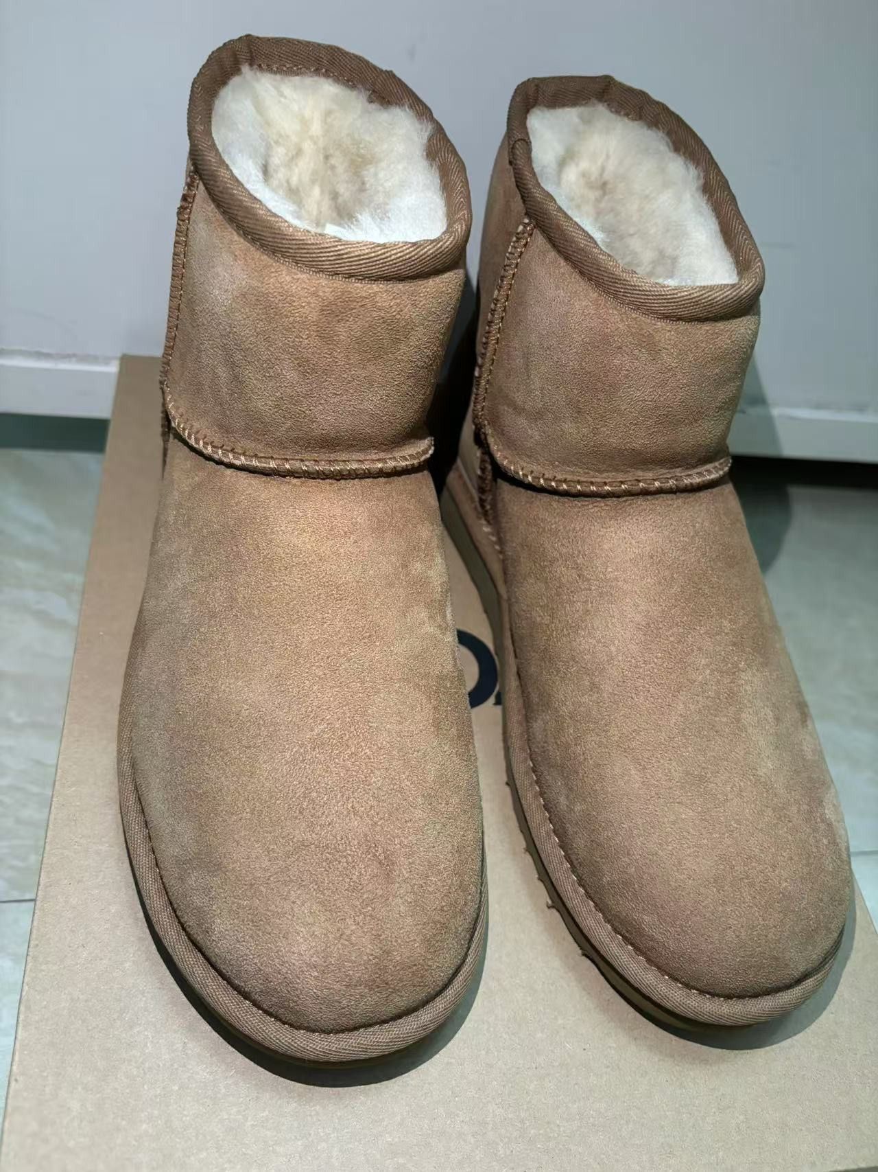 Ugg UGG Women's Classic Mini II Boots Size US 7 / IT 37 - 1 Thumbnail