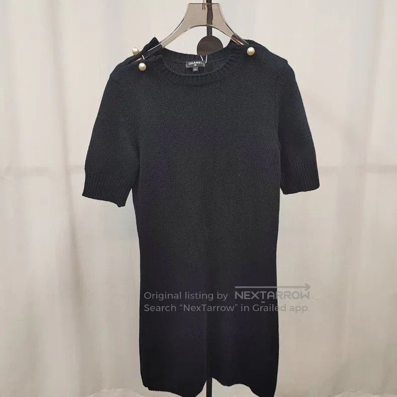 Chanel Black cashmere short sleeves