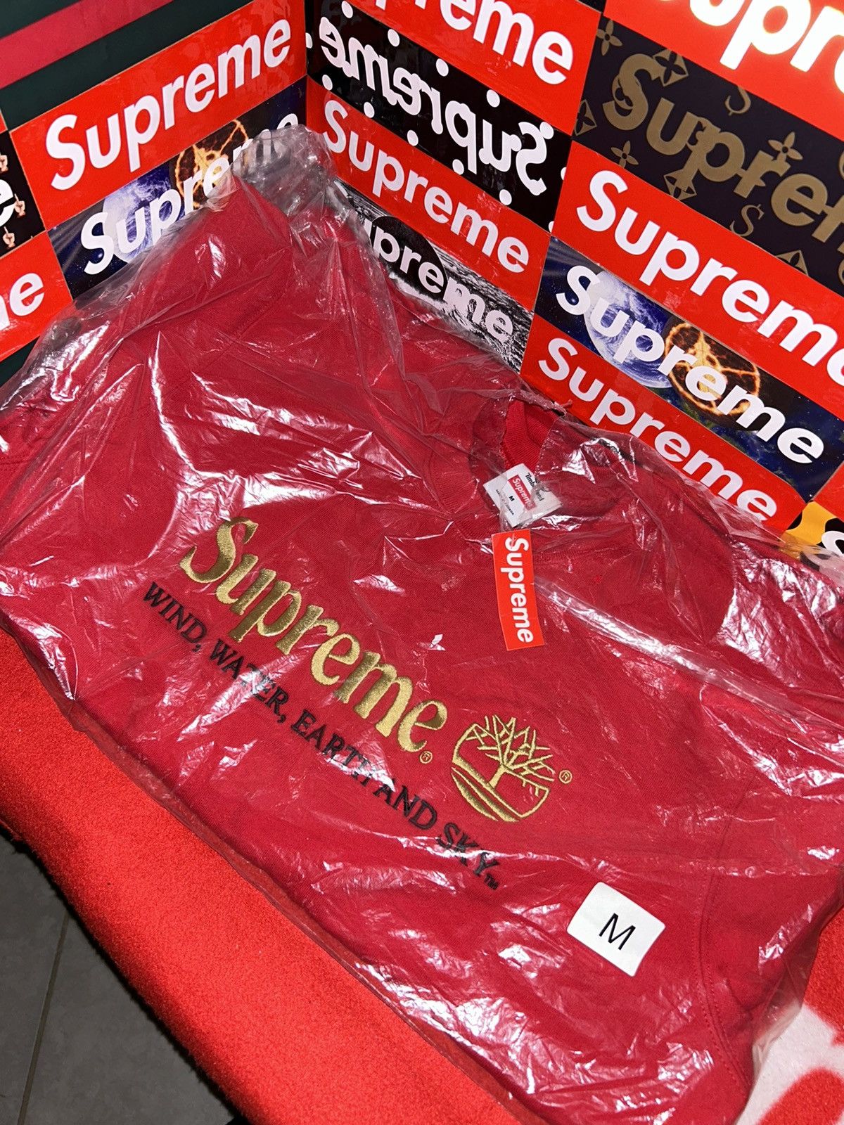 Supreme × Timberland Supreme Timberland Crewneck Red SS20 Medium NEW WITH TAGS Size US M / EU 48-50 / 2 - 1 Thumbnail