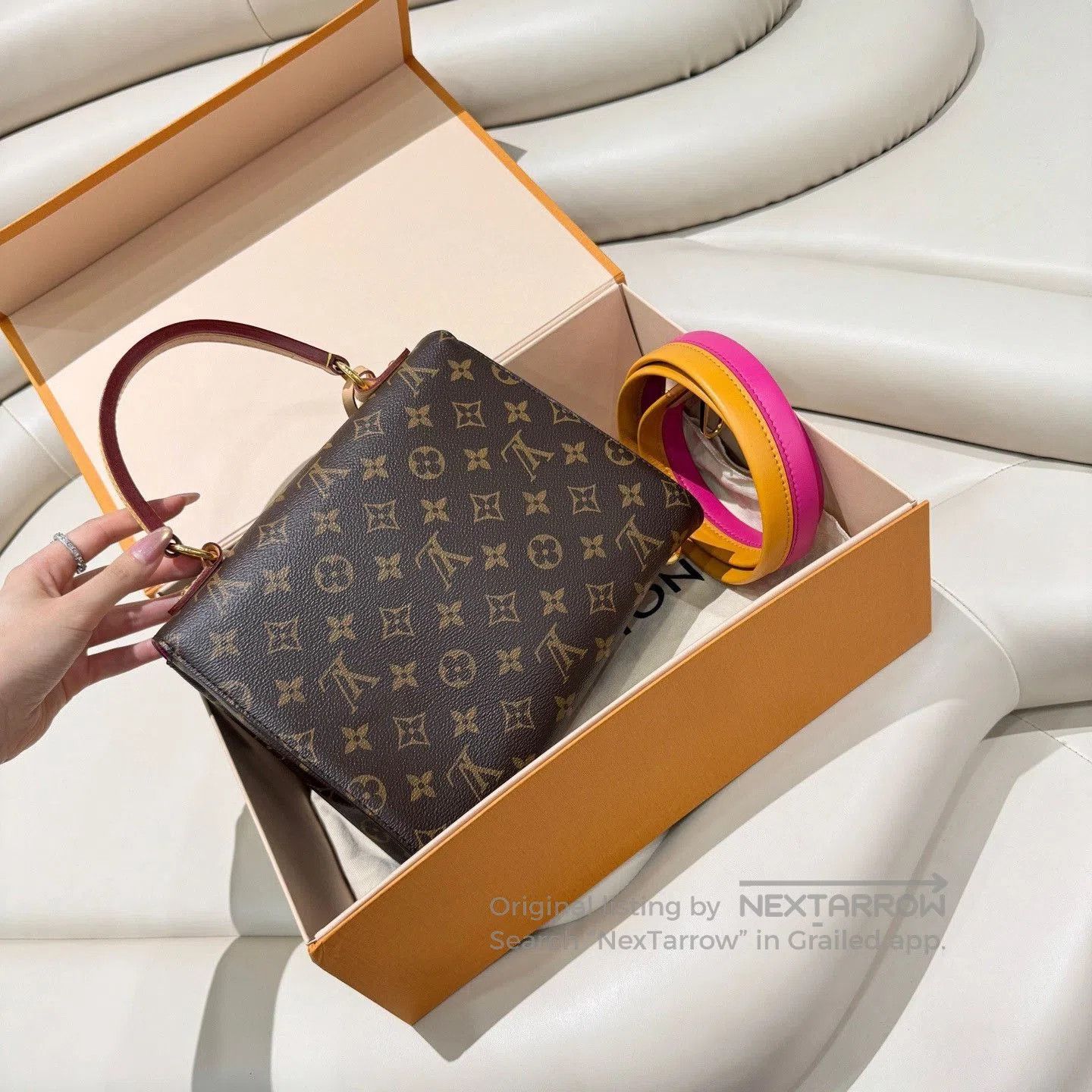 Louis Vuitton LV Cluny BB Handbag. Size ONE SIZE - 7 Thumbnail