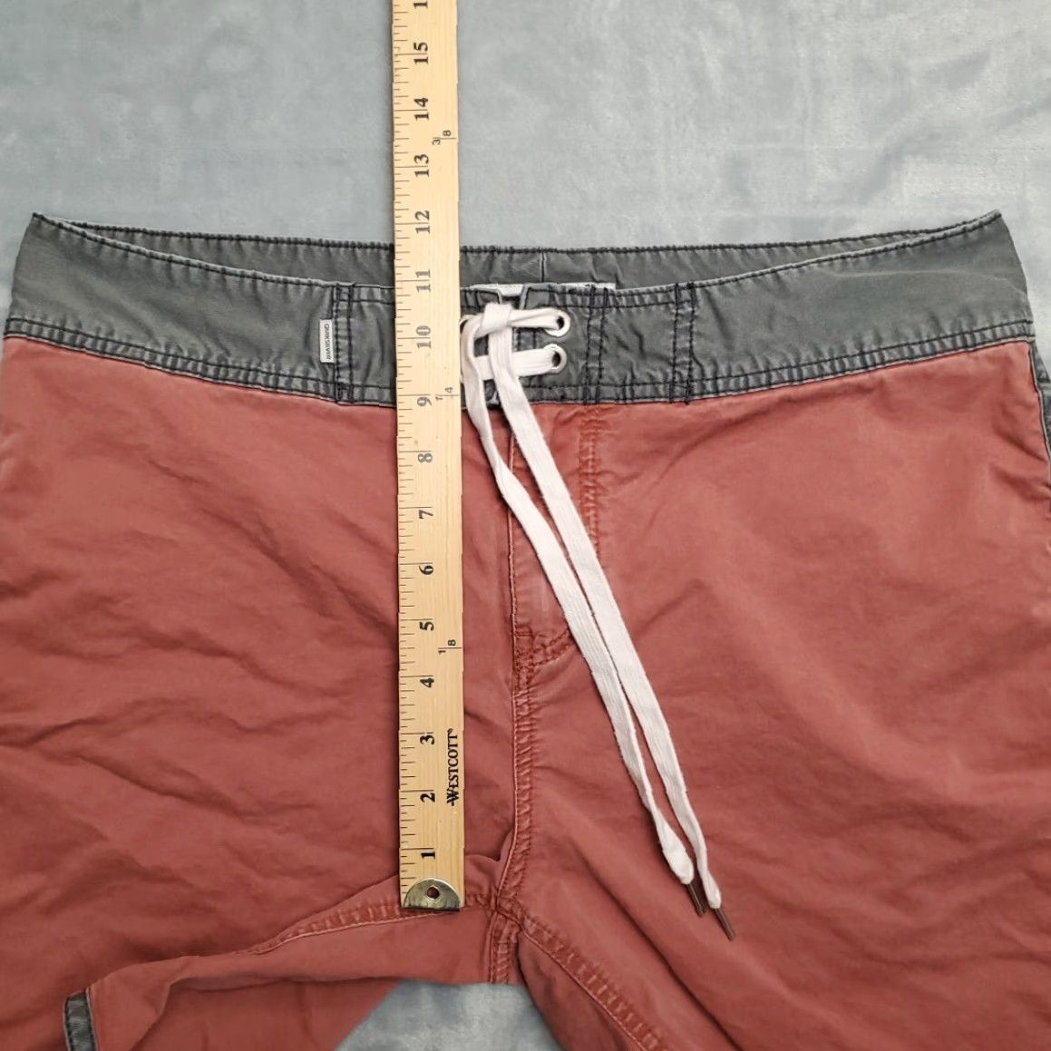 Quiksilver Quiksilver Shorts Mens 33 Red Drawstring Adjustable Waist Twill Outdoor Skate Bermuda Twill Casual Men Red 90s Size US 33 - 6 Thumbnail