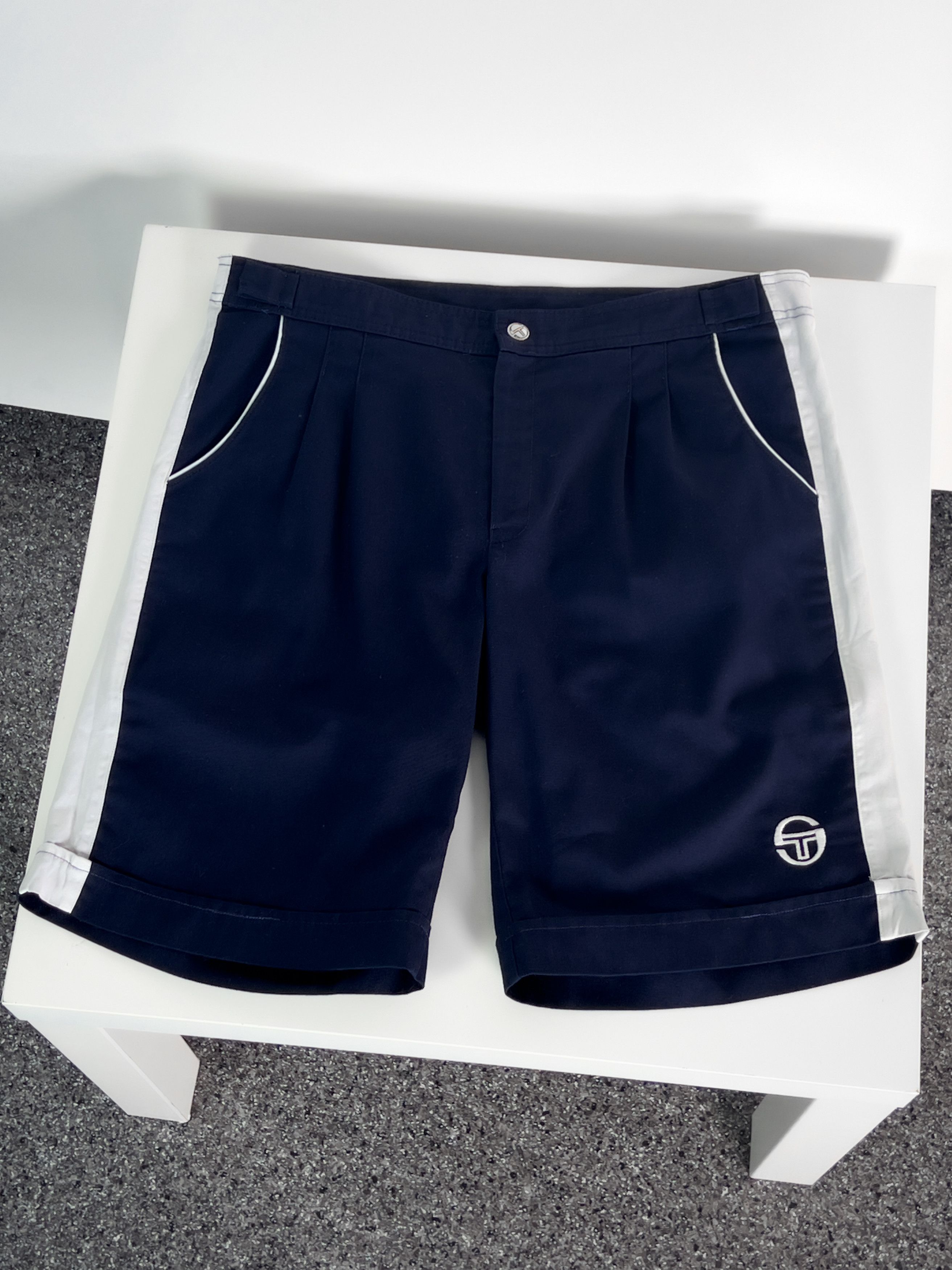 Sergio Tacchini Sergio Tacchini Vintage men's Shorts Size US 30 / EU 46 - 1 Thumbnail
