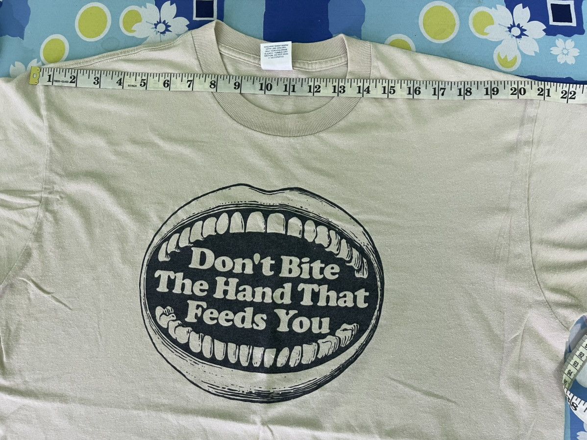 Supreme Supreme Don't Bite The Hand That Feeds You Tee from 2003 Size US L / EU 52-54 / 3 - 12 Thumbnail