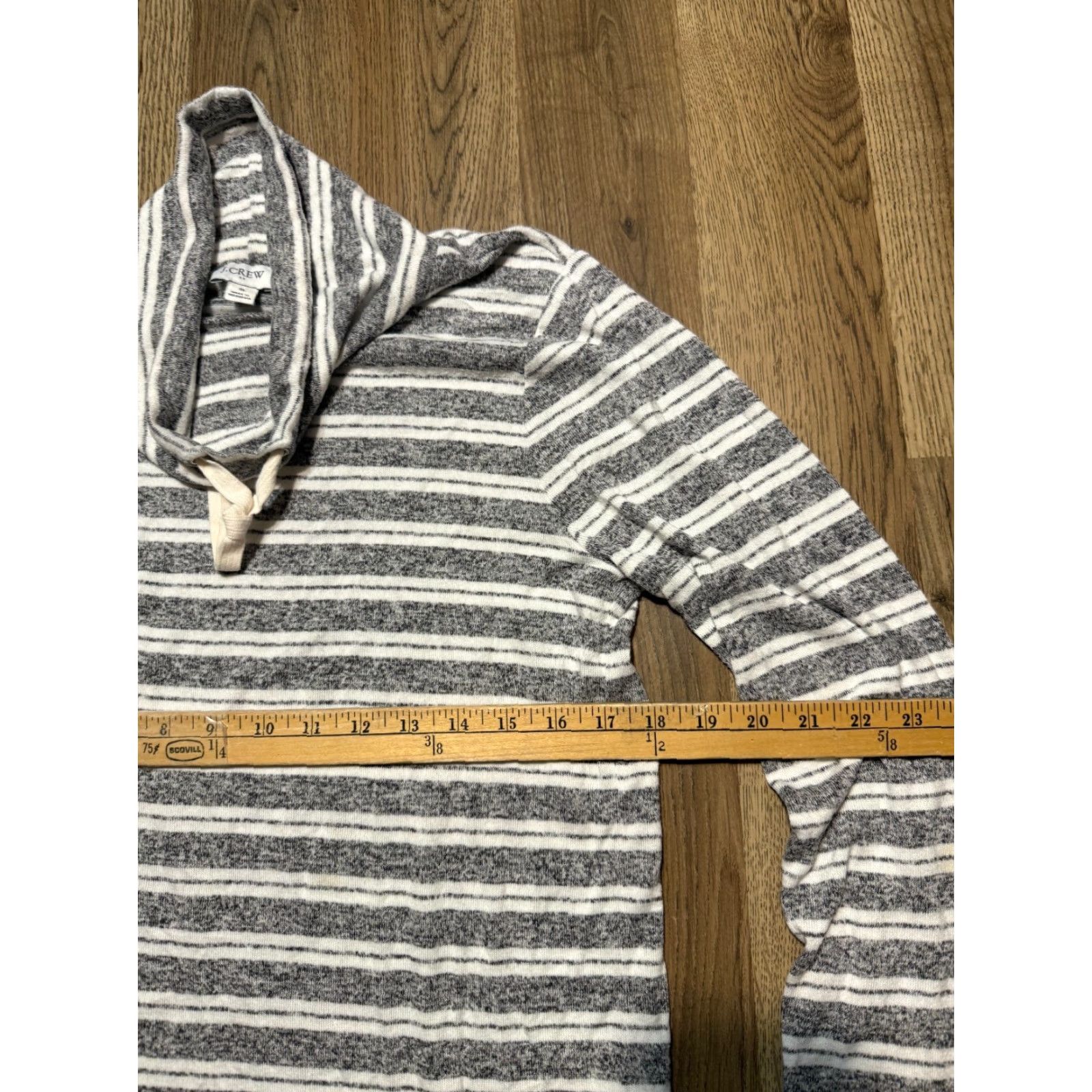 J.Crew J. Crew Shirt Women's Small Gray White Striped Long Sleeve Turtleneck Pullover Casual Knit Shirt Womens Short Analysis? Size S / US 4 / IT 40 - 6 Thumbnail