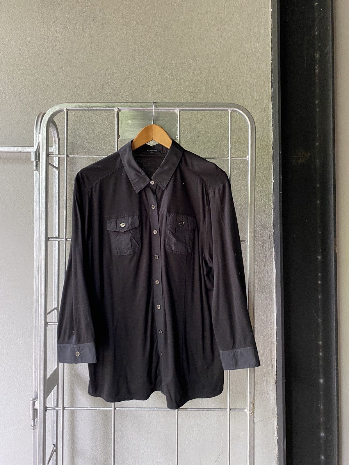 Burberry Burberry 2 pocket black shirt Size ONE SIZE - 12 Thumbnail