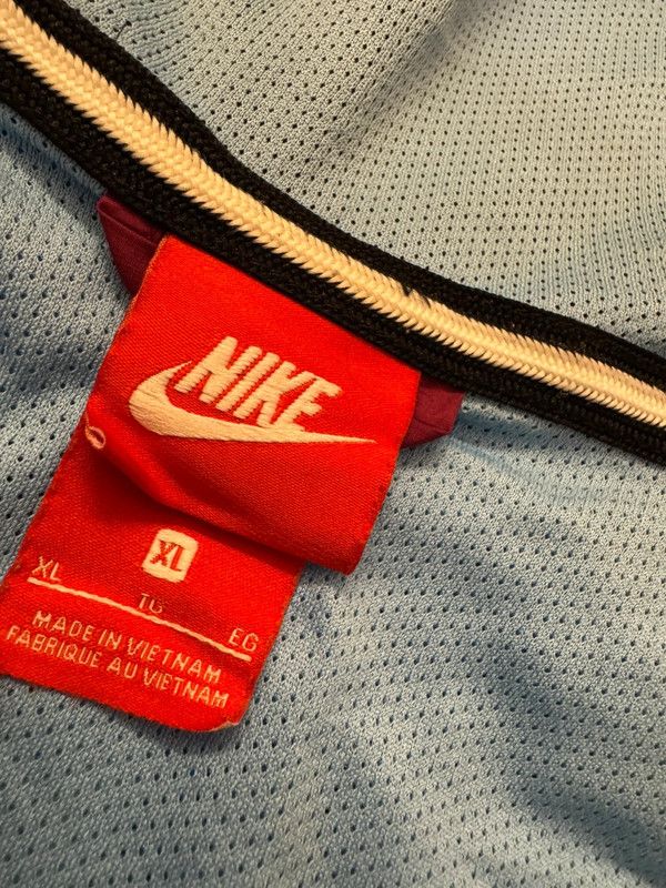 Nike Nike Performance Manchester City 2017/18 Windrunner size XL Size US XL / EU 56 / 4 - 9 Thumbnail