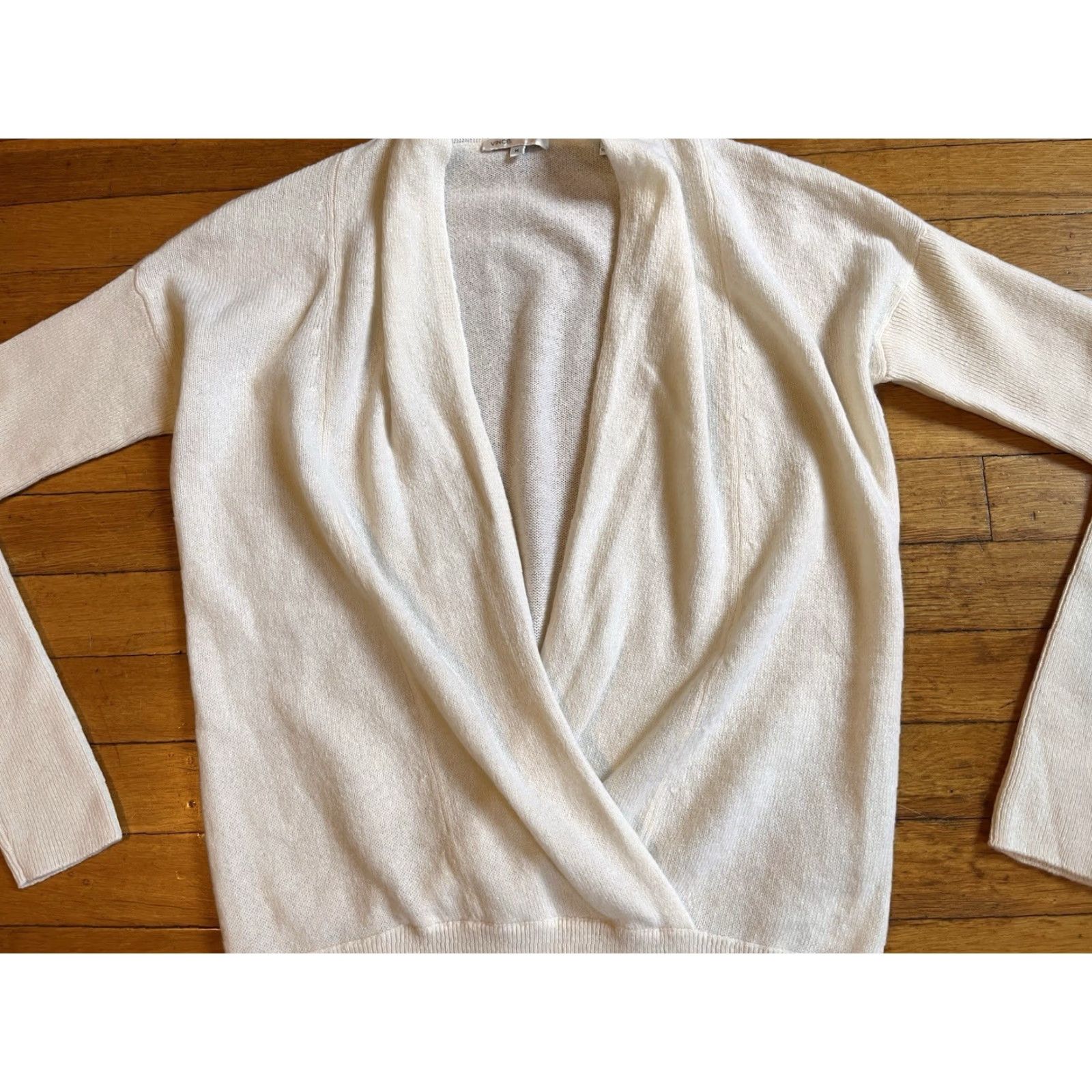 Vince Vince Sweater Women’s Medium White 100% Cashmere Deep V-Neck Pullover Knit Long Sleeve Regular Fit Classic Designer Size M / US 6-8 / IT 42-44 - 3 Thumbnail