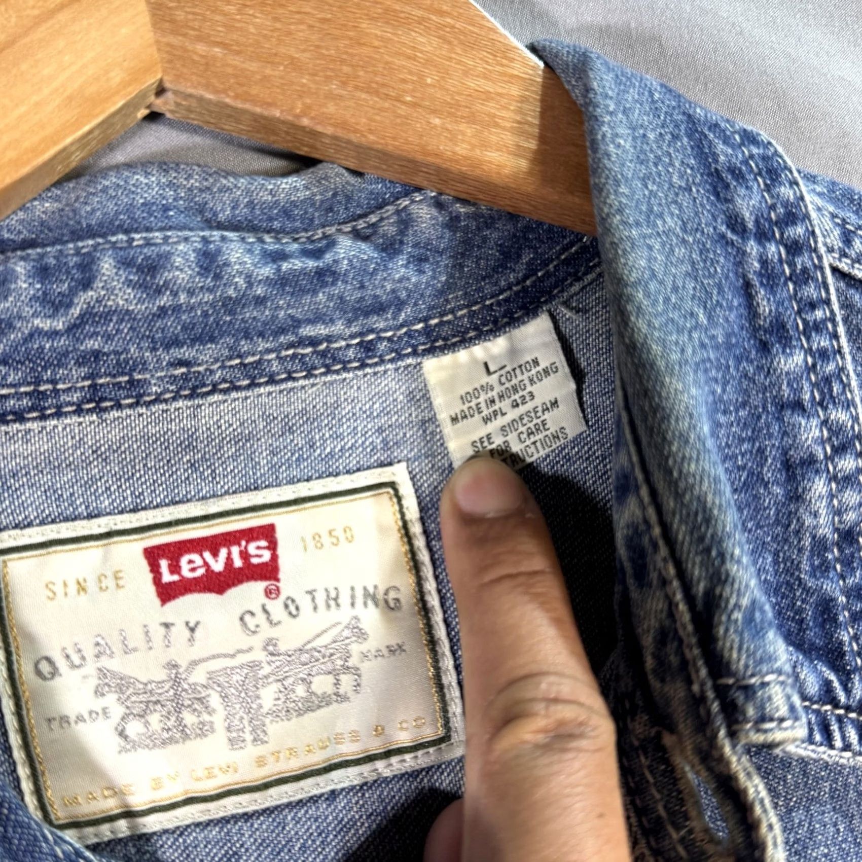 Levi's VINTAGE Levi's Shirt Mens Large Blue Denim Long Sleeve Button Front Casual 90s Mens Size US L / EU 52-54 / 3 - 3 Thumbnail