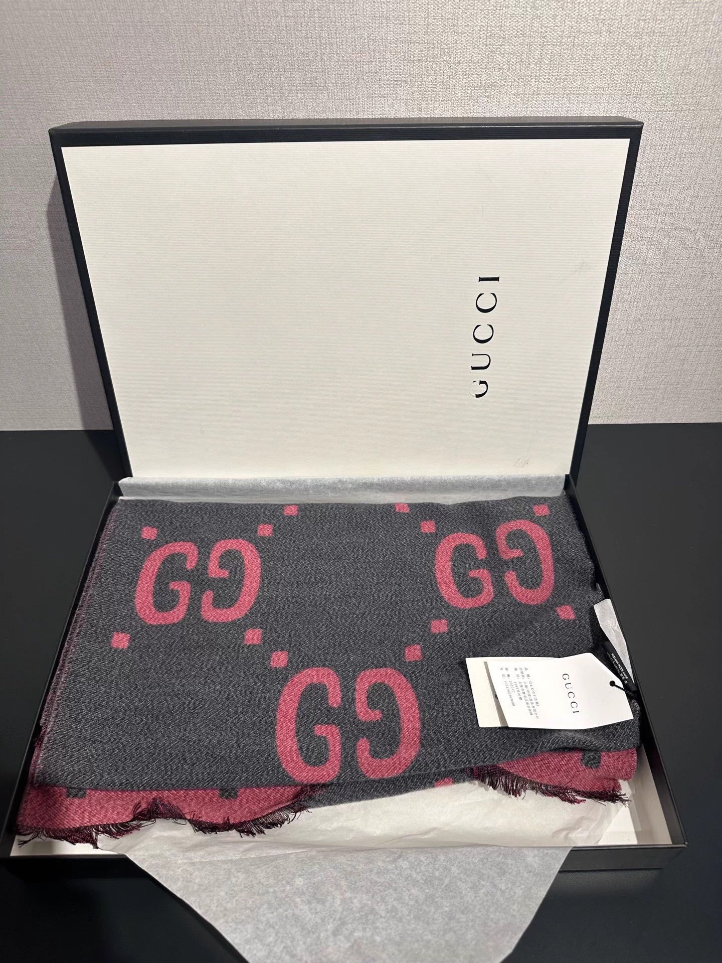 Gucci New Gucci Wool Gray Pink Double-faced GG Logo Scarf Size ONE SIZE - 1 Thumbnail