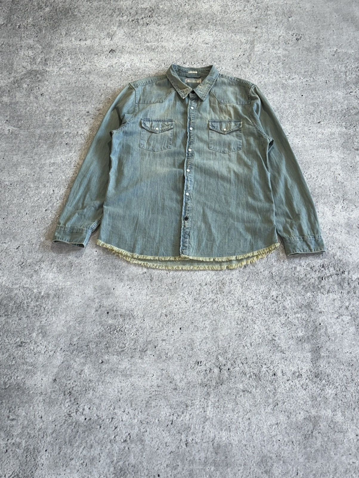 Guess × Vintage Guess denim shirt vintage 90s baby blue destroyed distressed Size US L / EU 52-54 / 3 - 1 Thumbnail