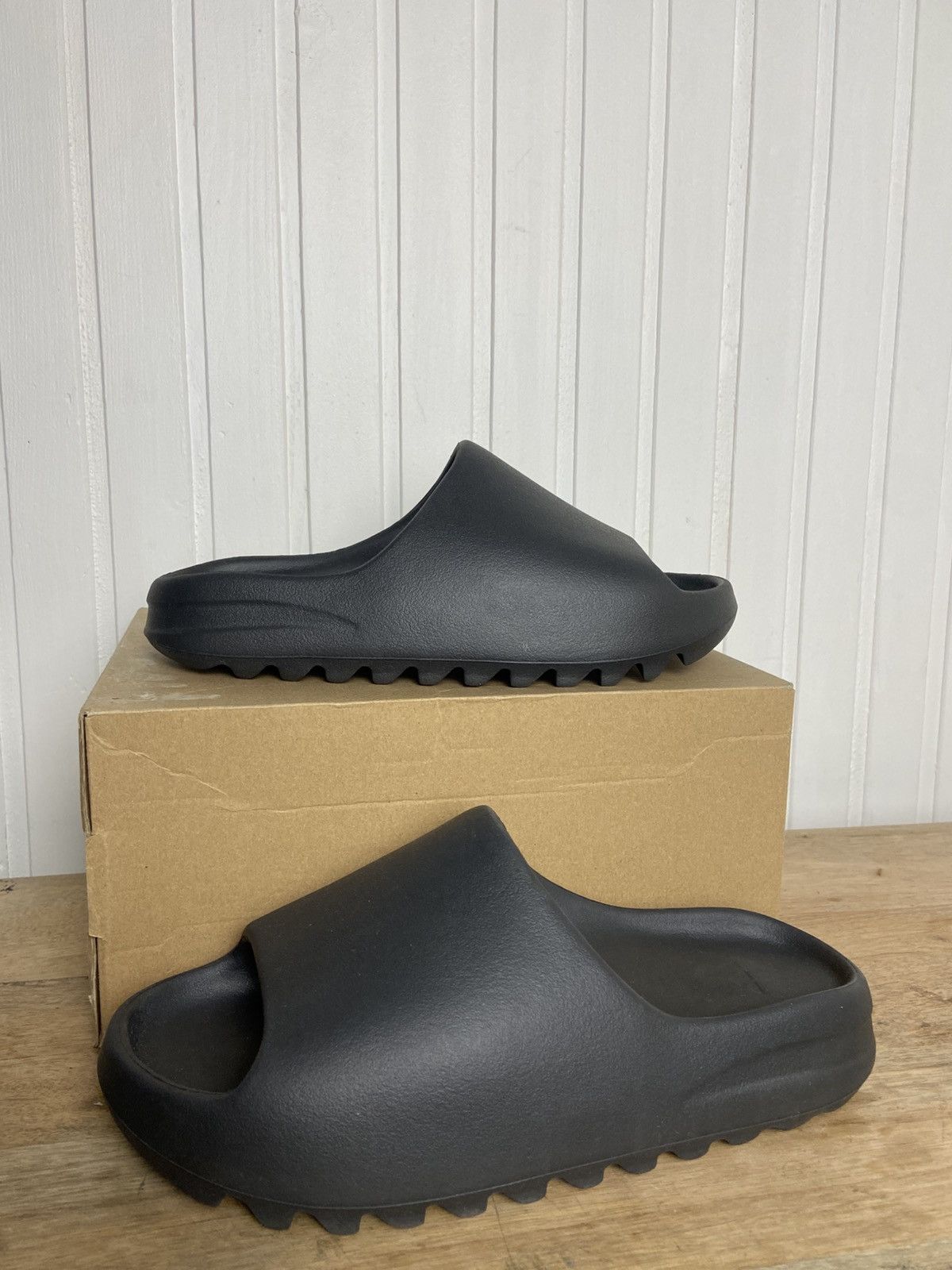 Adidas New adidas Yezzy Slide "Onyx" size us10 Size US 10 / EU 43 - 11 Thumbnail