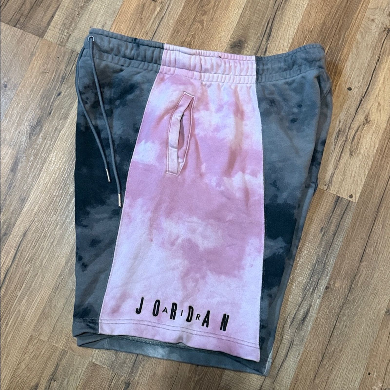 Nike Air Jordan Tie Dye Shorts Size US 30 / EU 46 - 2 Thumbnail