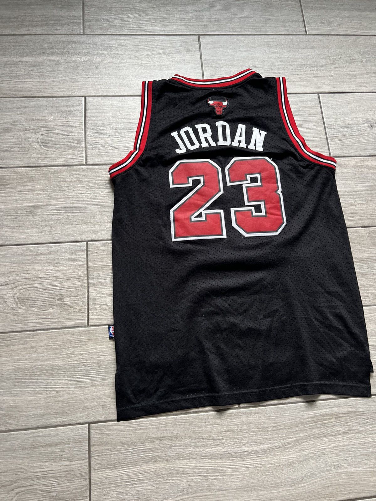 Jordan Brand × Nike × Vintage Vintage Nike NBA Bulls Jordan 23 Jersey Tee Tank 90s Size US M / EU 48-50 / 2 - 10 Thumbnail