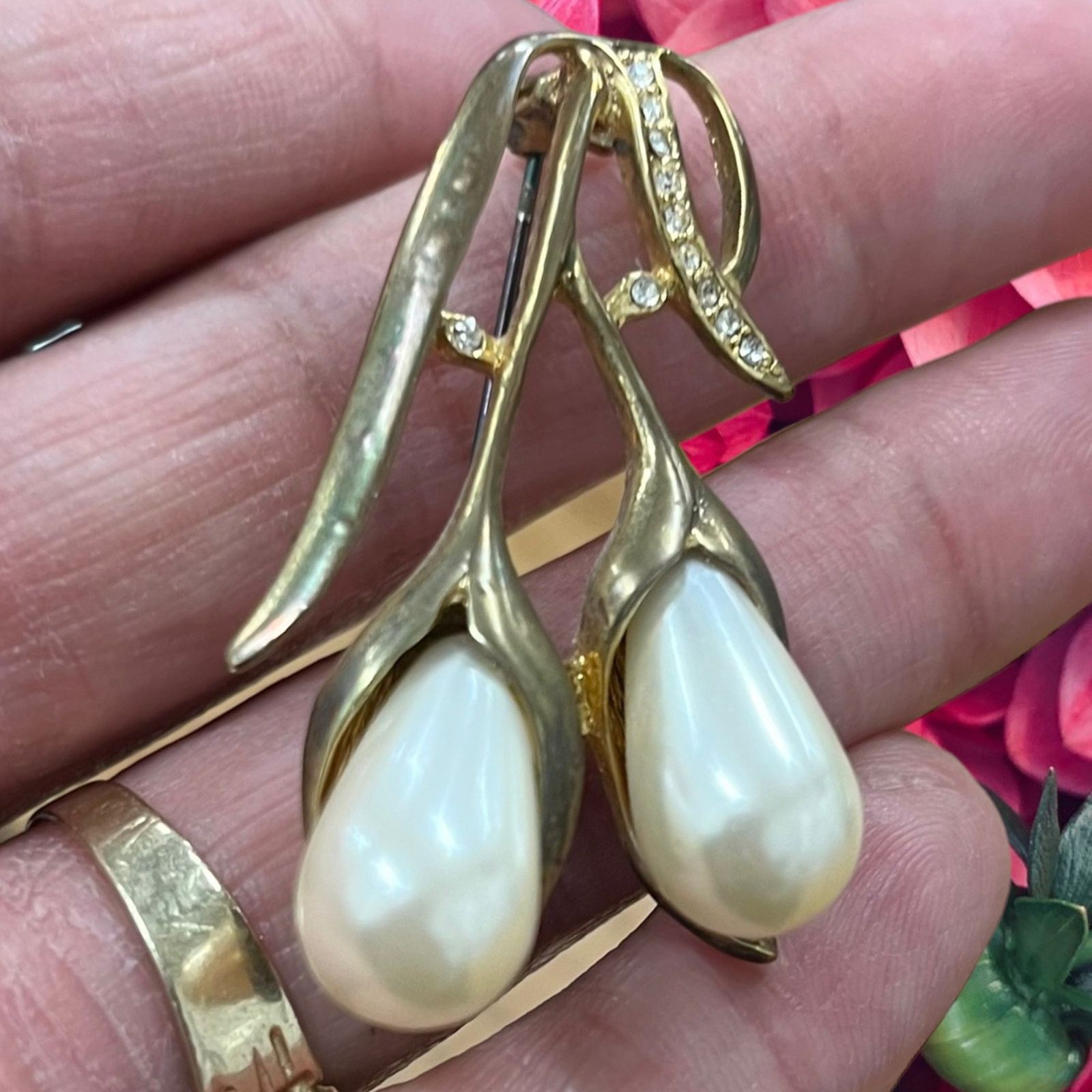Other Vintage 70s Pearl and Crystal Stone Gold Brooch Double Pearl Size ONE SIZE - 1 Thumbnail