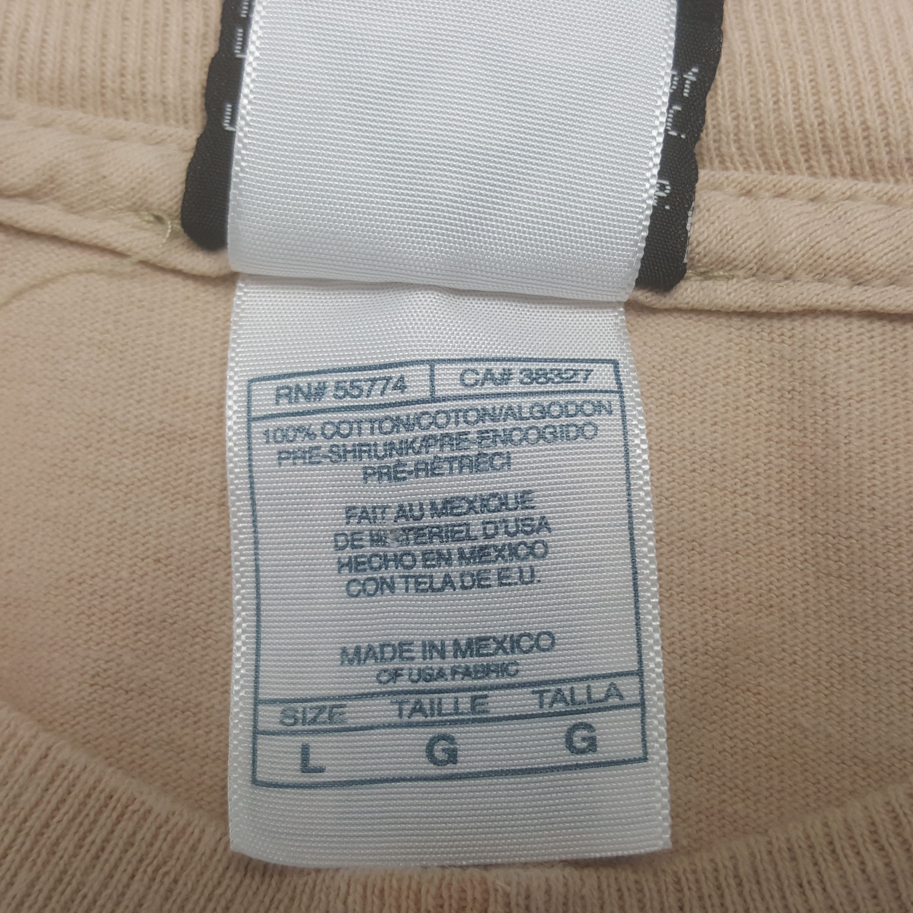 Vintage Vintage Dunder Mifflin American Company Staff Parody Tshirt Size US L / EU 52-54 / 3 - 6 Thumbnail