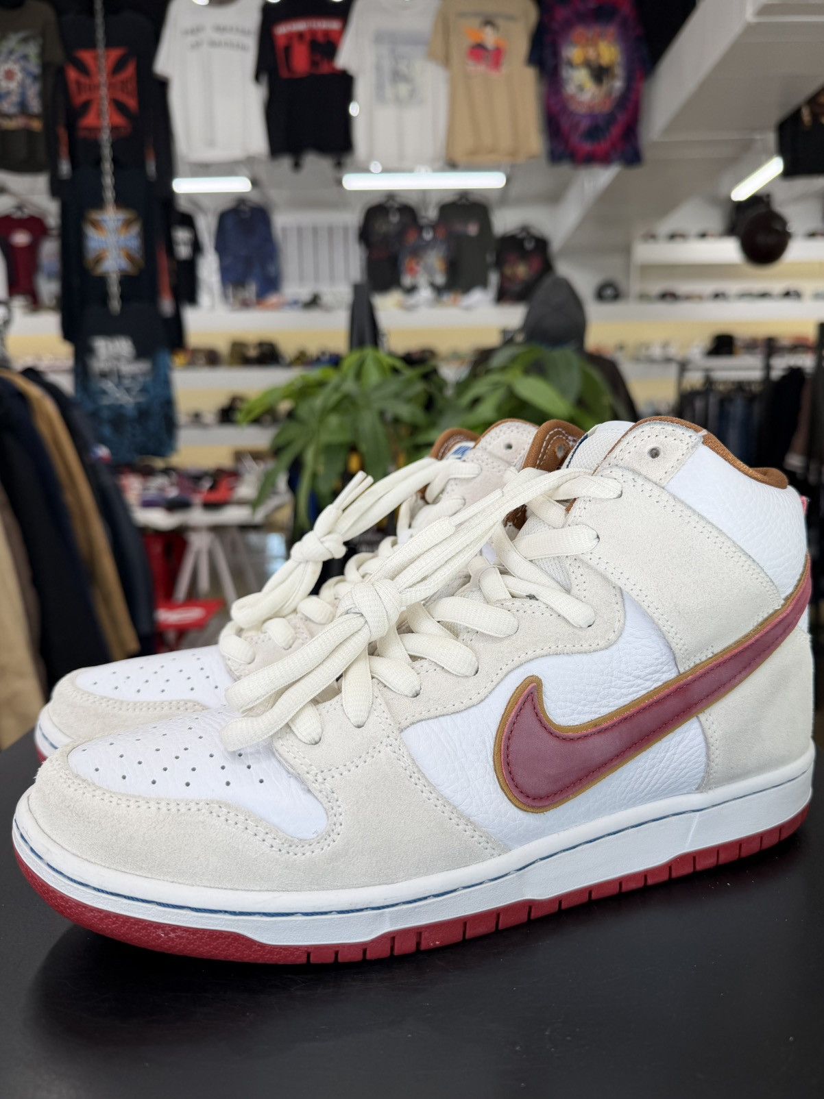 Nike Nike SB Dunk High Sail Bright Crimson Size 9.5 (2020) Size US 9.5 / EU 42-43 - 1 Thumbnail