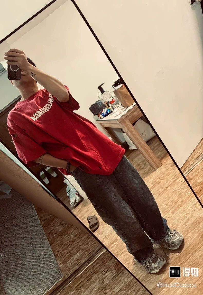 Balenciaga Balenciaga Red short sleeves with holes Size US XS / EU 42 / 0 - 5 Thumbnail
