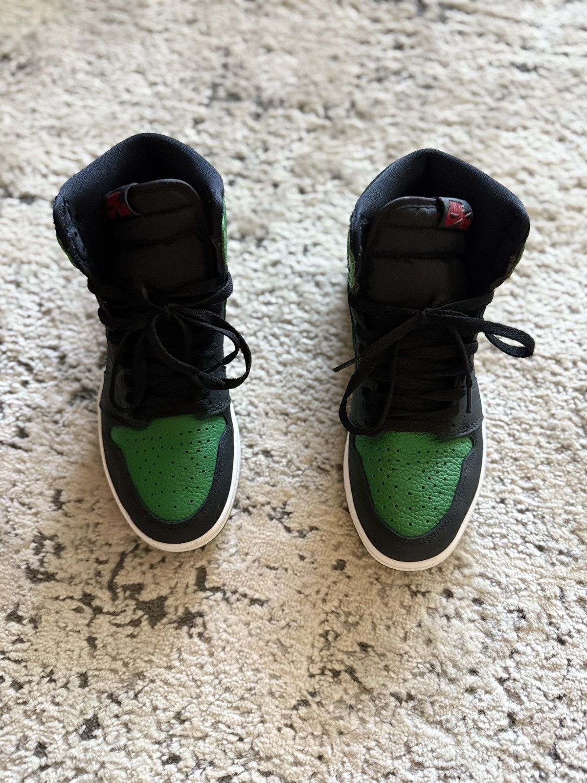 Jordan Brand × Nike Air Jordan 1 Retro High OG 'Pine Green 2.0' Size 9 Size US 9 / EU 42 - 2 Thumbnail