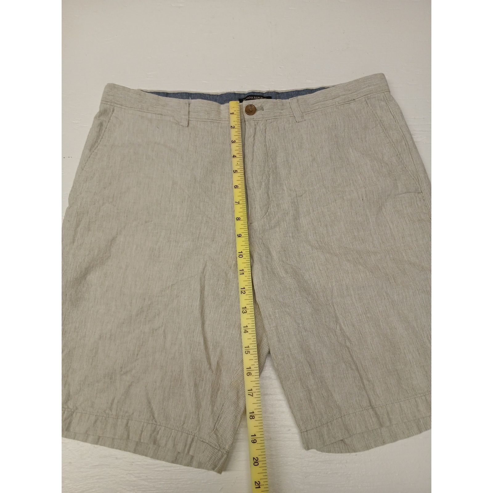 Banana Republic Banana Republic (36) Beige Polyester Mens Shorts Size US 36 / EU 52 - 5 Thumbnail