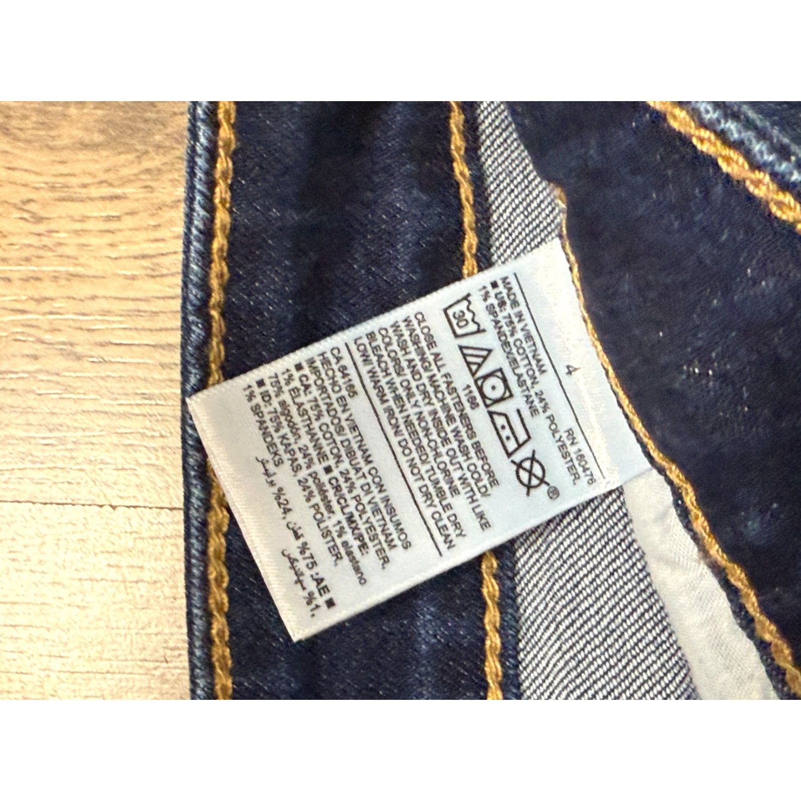 Old Navy VINTAGE? Old Navy Shorts, Women's Size 4, Blue Denim High Rise Jean Shorts Ripped Size 27" / US 4 / IT 40 - 6 Thumbnail